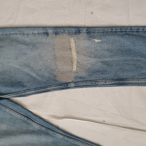 We the free woman's distressed light wash jeans size 25 - Picture 4 of 14